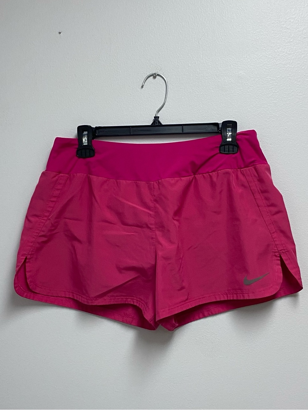 Nike Women's dark rose Pink Athletic Shorts size large